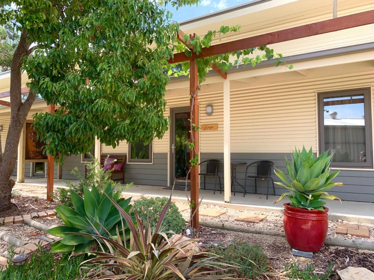 The Grape And Olive At Willunga Hotell Exteriör bild